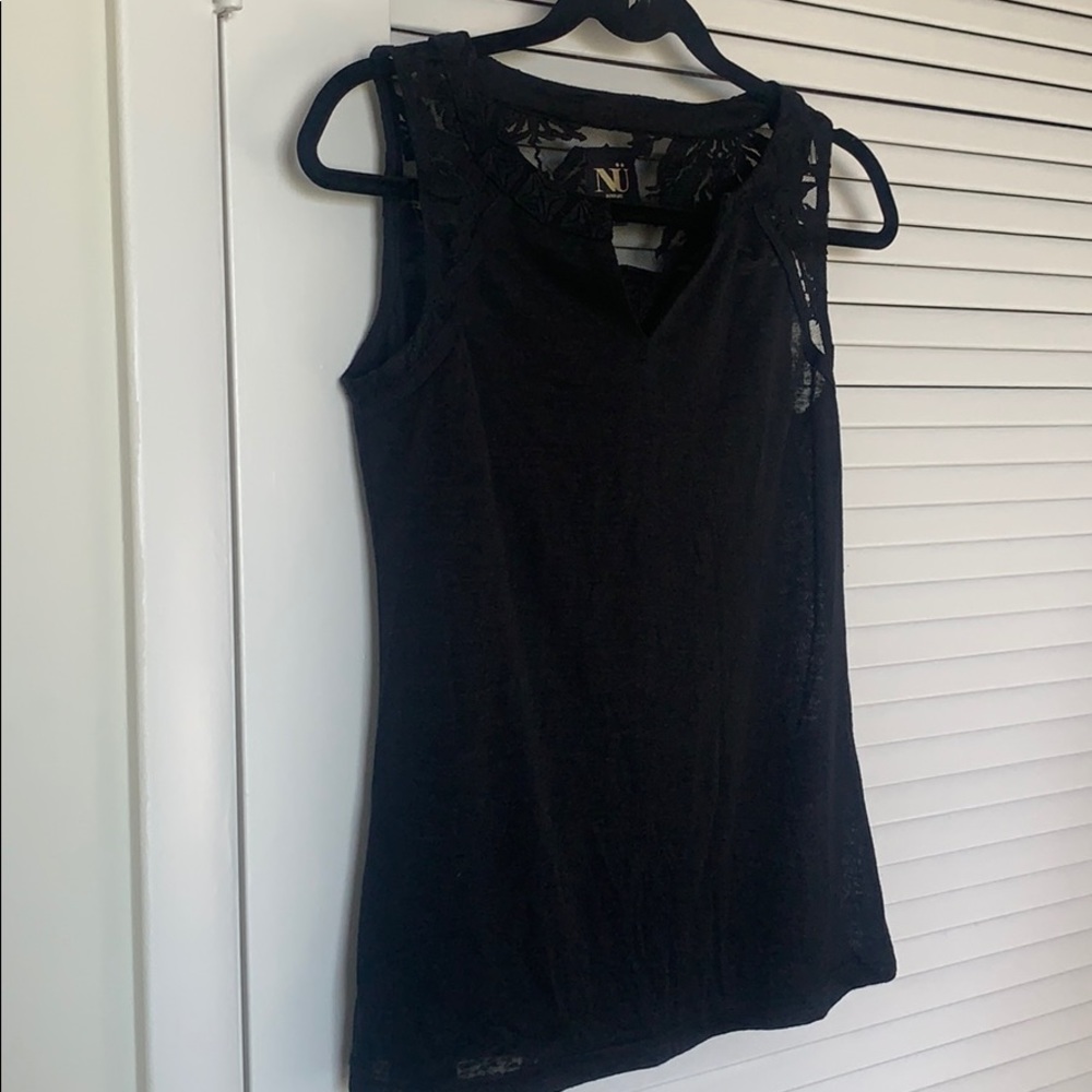 Top with details - Picture 2 of 6